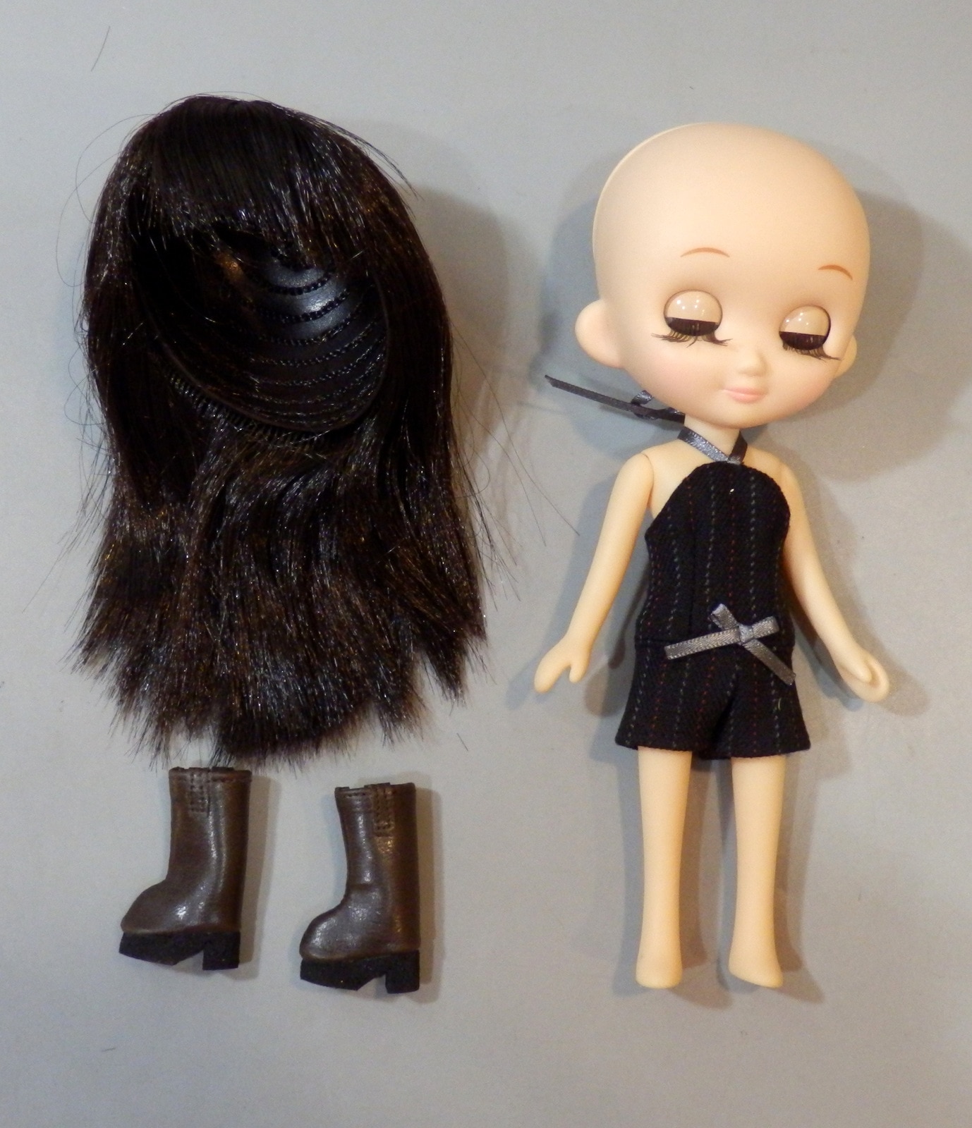 ペットワークス おでこちゃんとニッキ ホットパンツのおでこちゃん/黒髪