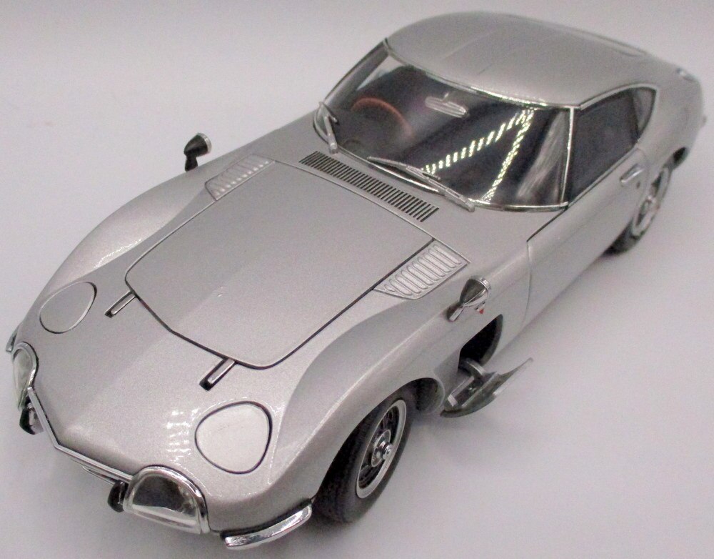 ミニカーEBBRO トヨタ2000GT ゴールド1/24 | www.cestujemtrekujem.com