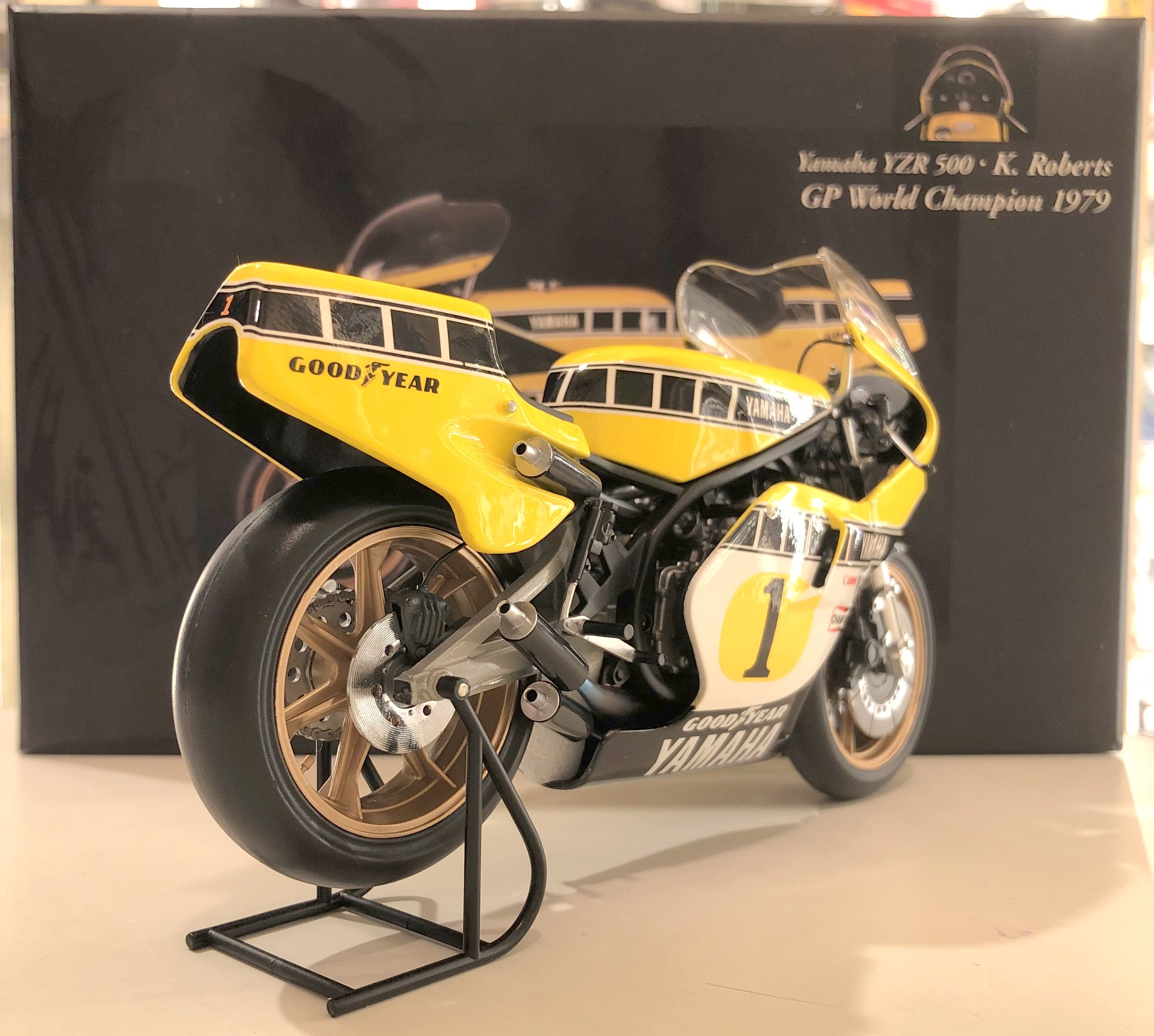 日本在庫ミニチャンプス 1/12 YAMAHA YZR500 Max Biaggi マックス ビアッジ 2000（122 006304）未開封 新品 オートバイ