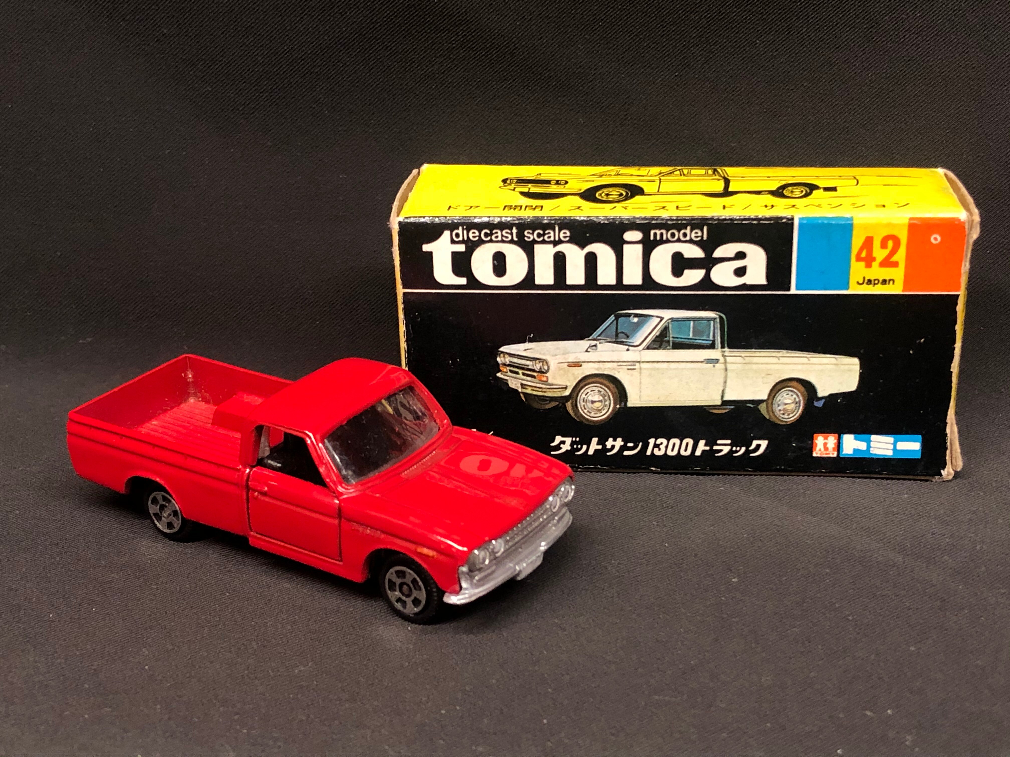 TOMICA　トミカ　ダットサン　1300トラック　赤色　香港製