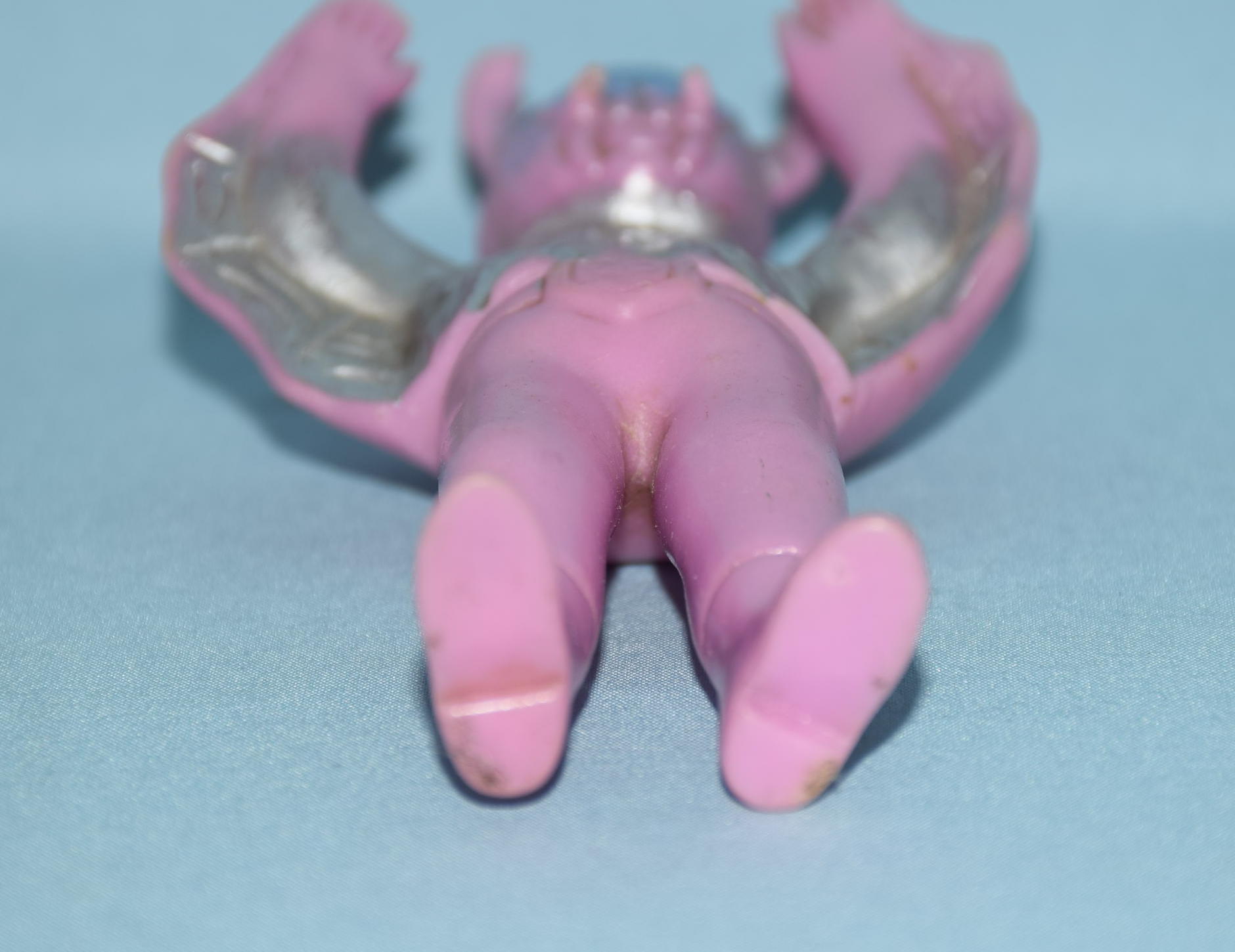 仮面ライダー風・蜘蛛男ピンク成形ソフビ・無版権