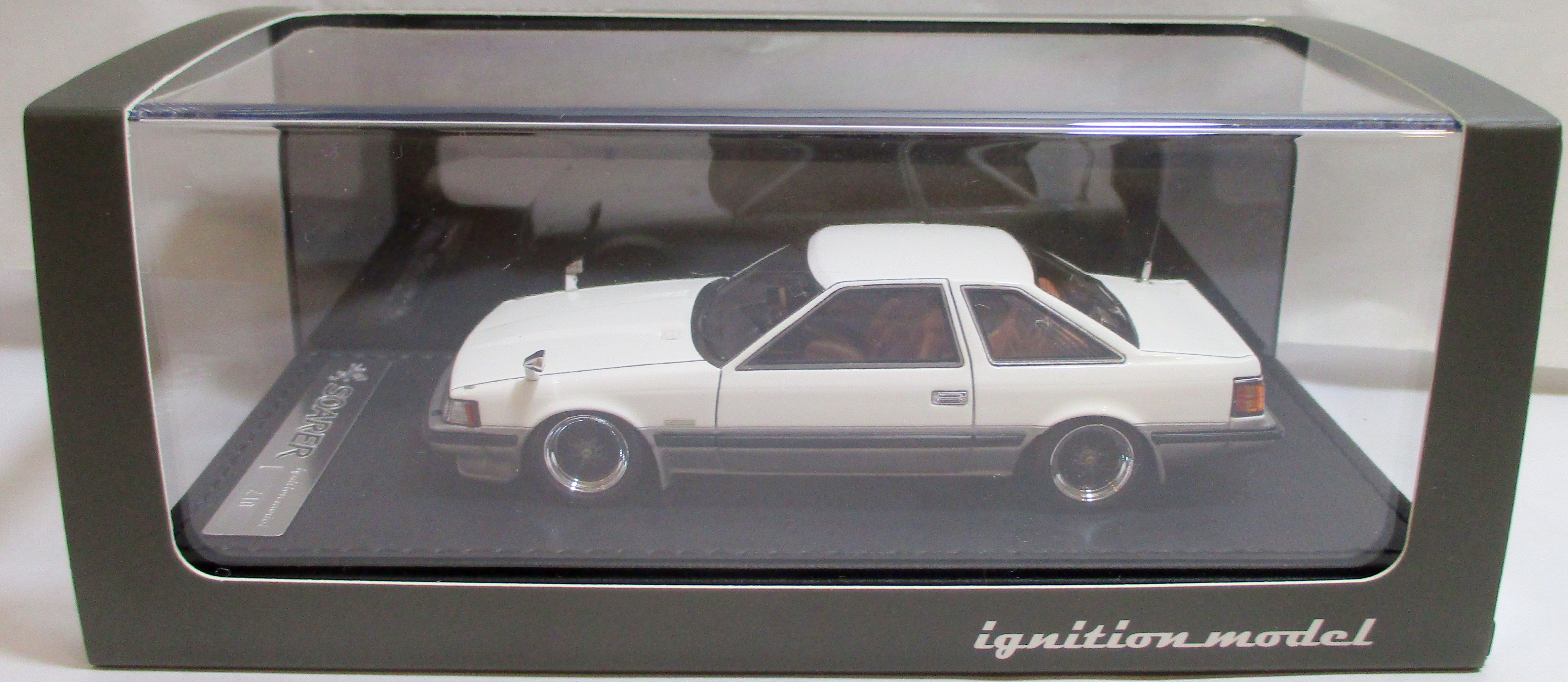 Toyota Soarer 2800GT (Z10) White/Gold - mbear.com.br