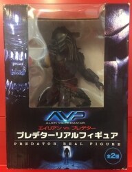 AVPプレデターリアルフィギュア