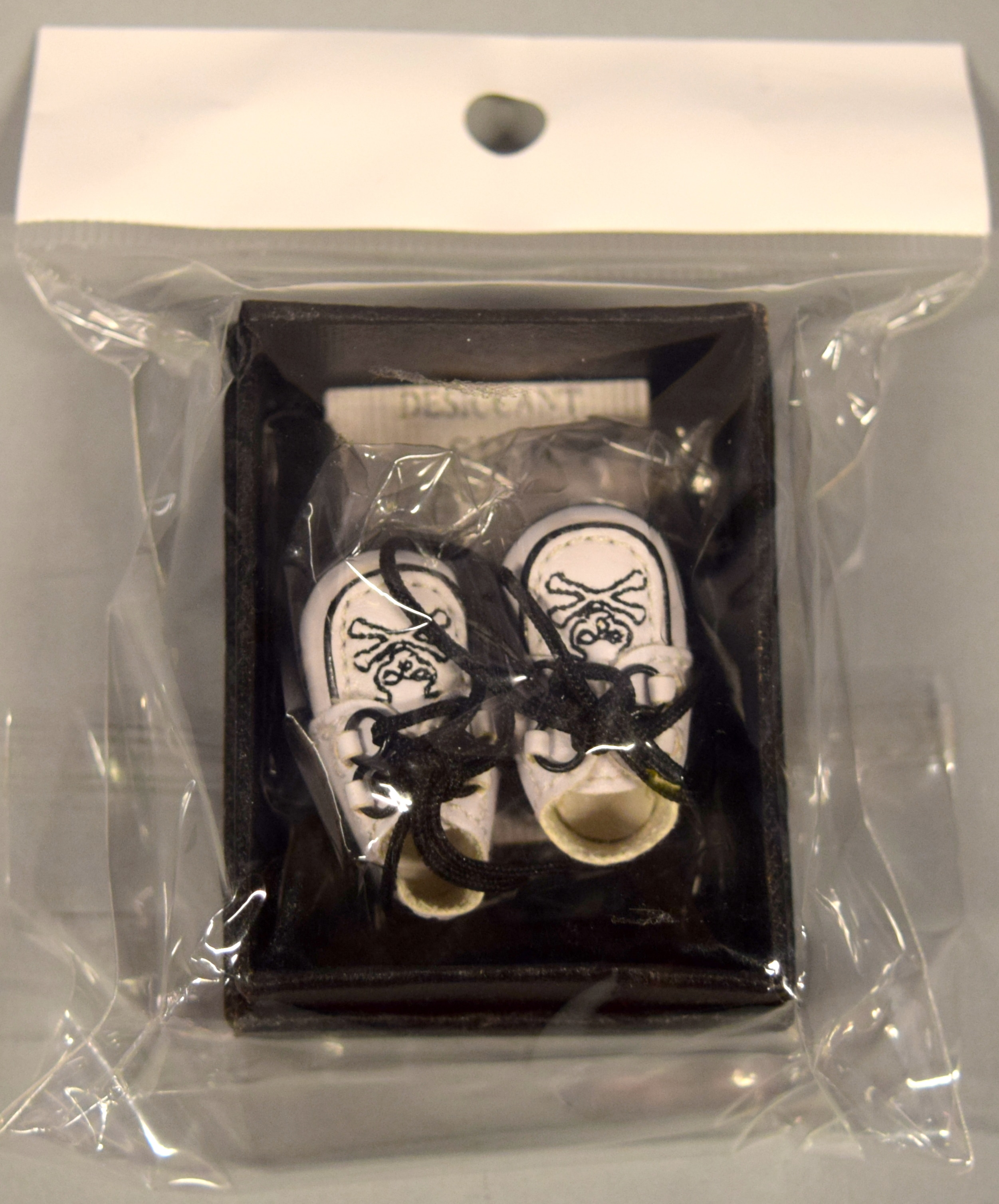 skull pattern white × black rubber sole type shoes neo blyehe