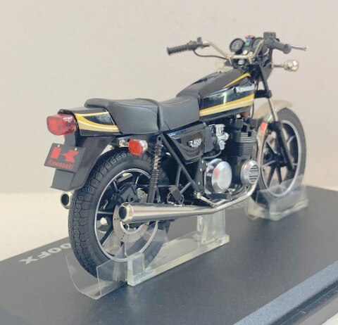 マルサン 1/18 鉄馬プロジェクト KAWASAKI Z400FX #EBONY 1979 FIRST