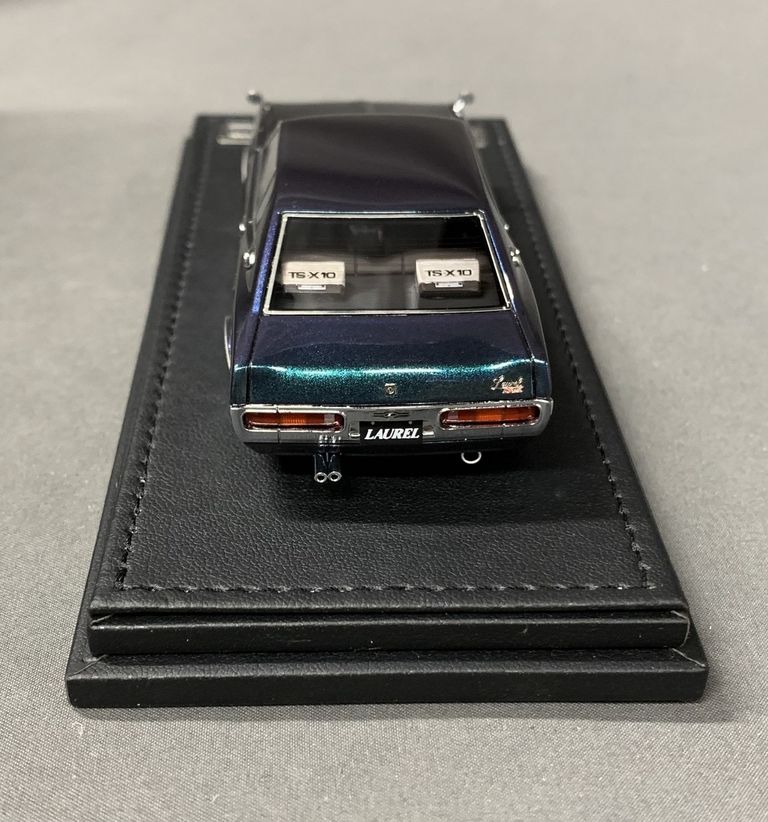 ignition model 1/43 nissan laurel 2000sgx(c130 metallic purple