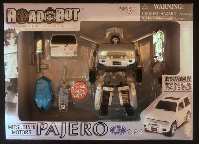 aoshima bunka kyozaisha 1/32 roadbot mitsubishi pajero (white)