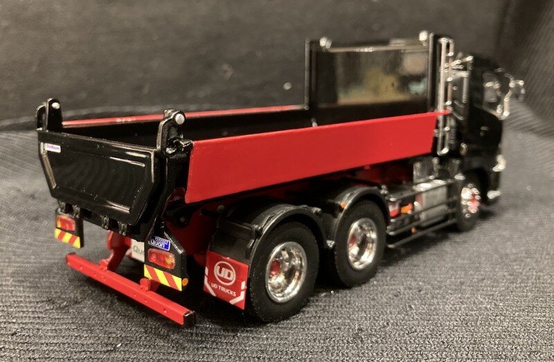 京商 UD TRUCKS QUON 1/43 大型ダンプカー模型（国内仕様） - ミニカー