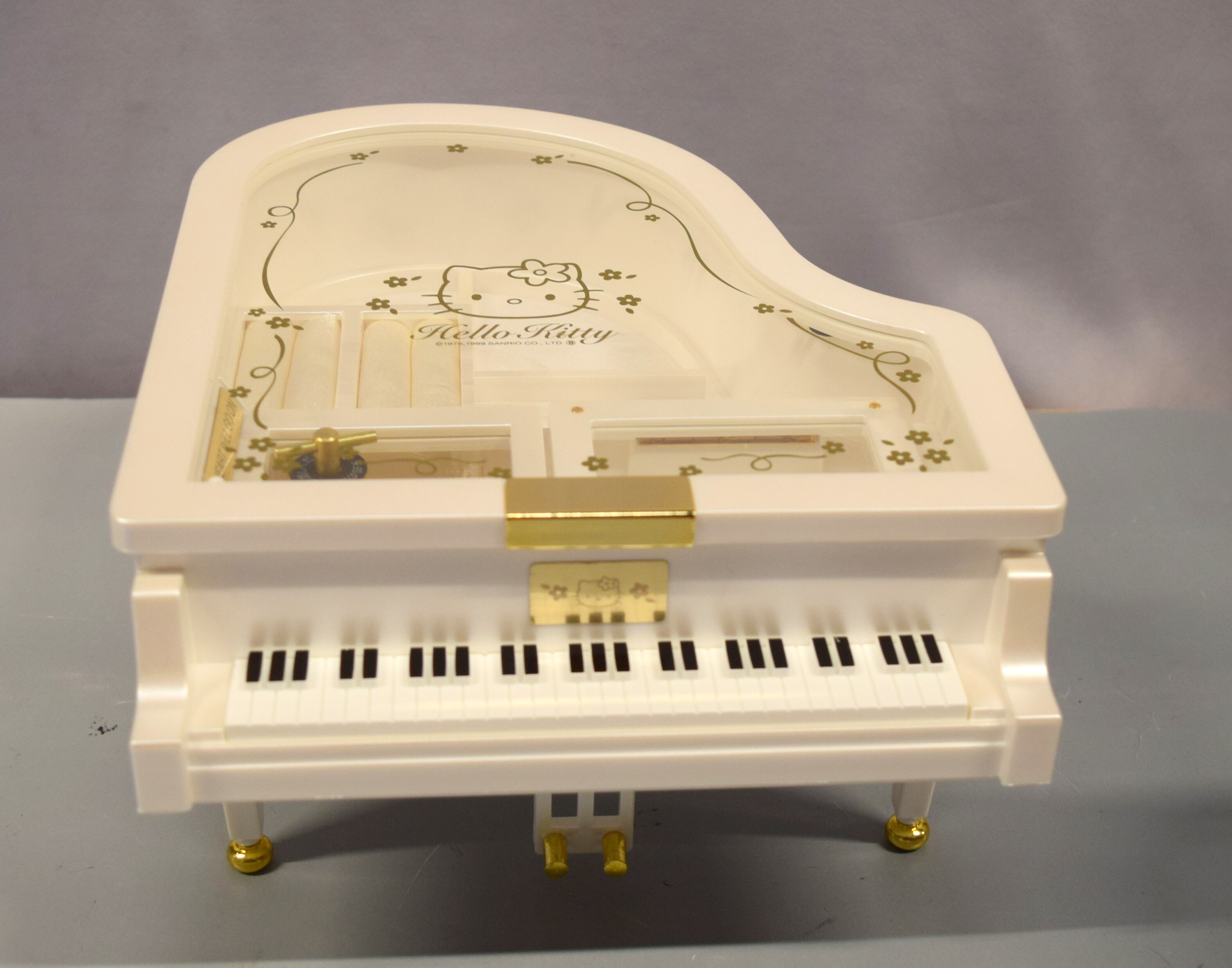 レディーメイト ハローキティ オルゴール ピアノ型ジュエリーボックス