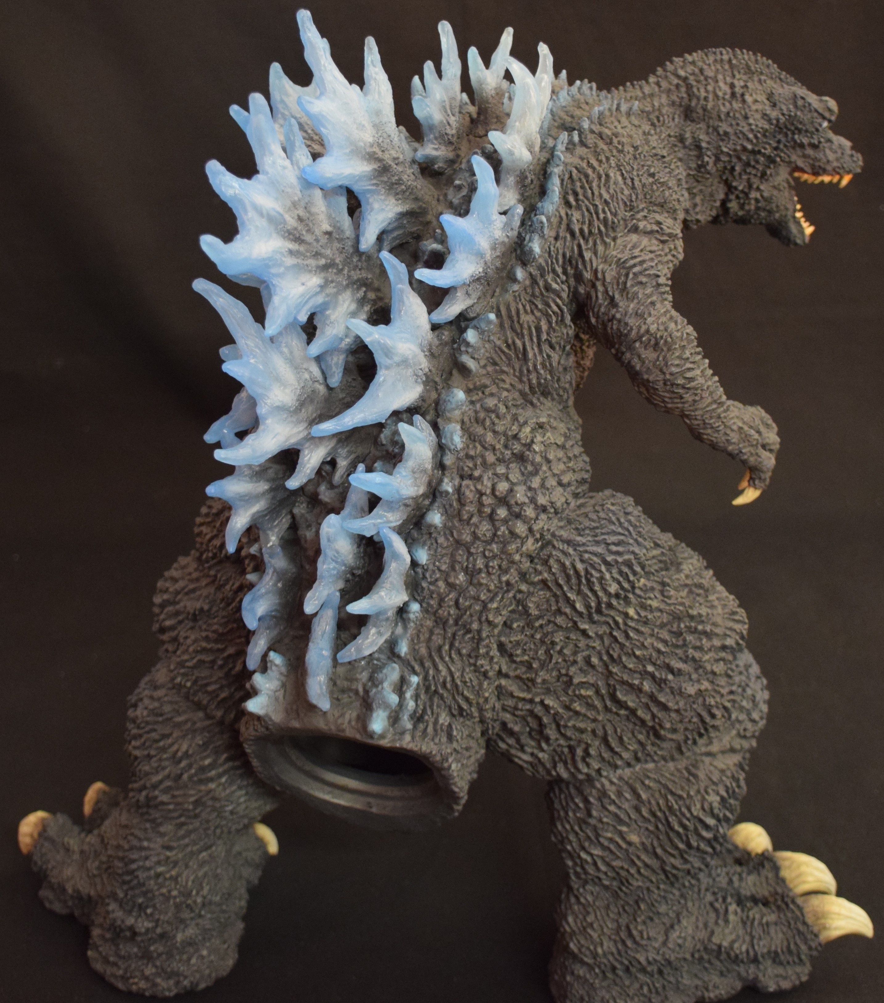 mandarake | x-plus gigantic series godzilla (2001) spine fin