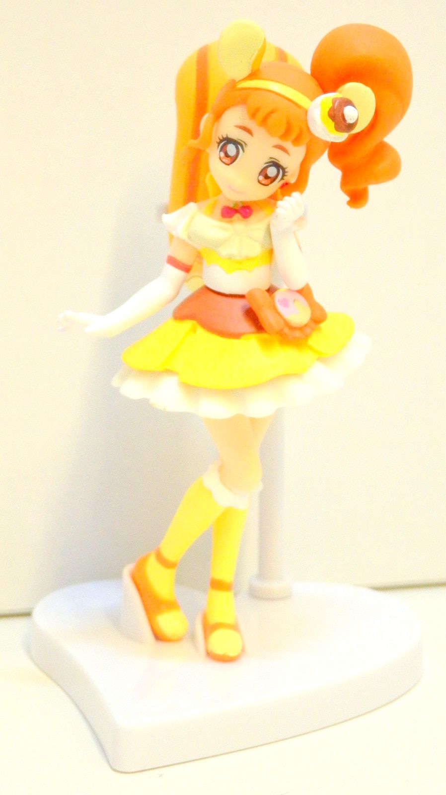 バンダイ キラキラ プリキュアアラモード キューティーフィギュア1 2 キュアカスタード まんだらけ Mandarake