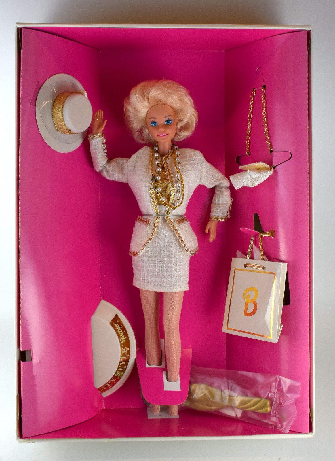 Barbie＆reg; 人形 スカーレット・オハラ（黒と白のドレス