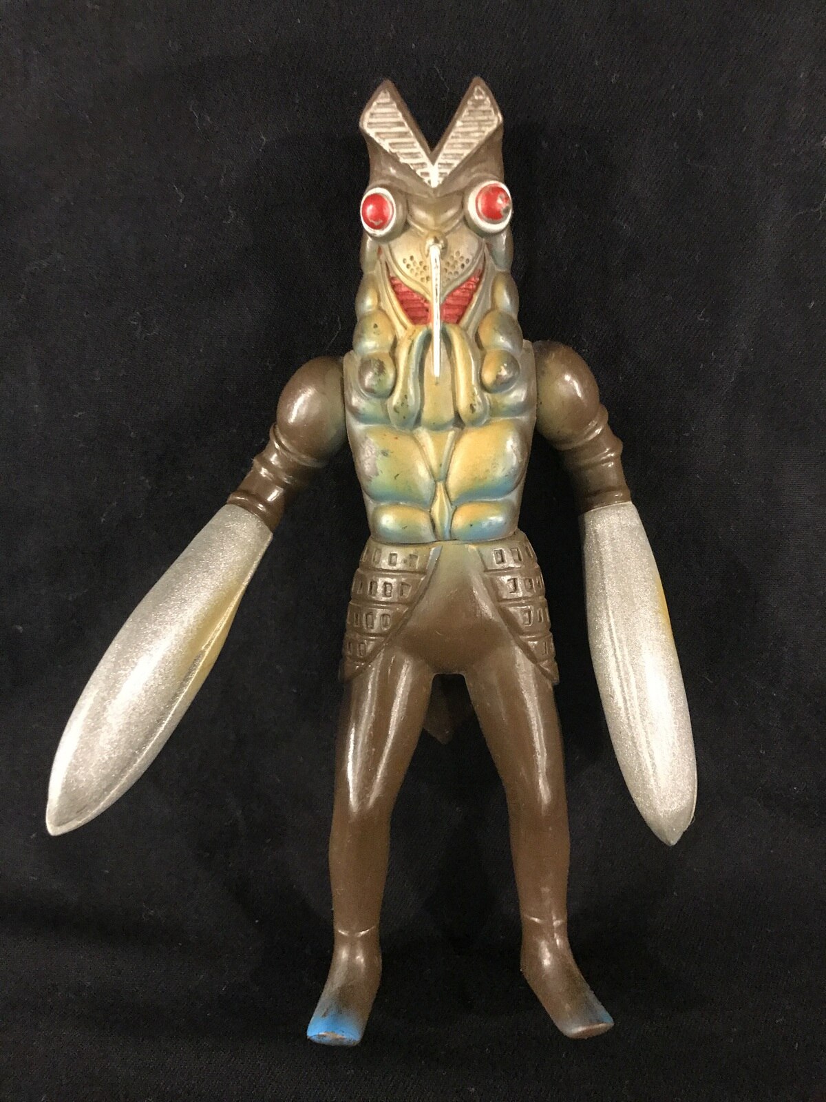 bandai ultra kaiju series alien baltan brown molding