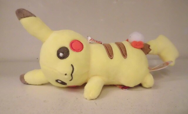 バンプレスト カバンに付けられるでっかいぬいぐるみ ふわふわオシャレ Girlish Pikachu ピカチュウ 寝そべり尻尾リボン まんだらけ Mandarake