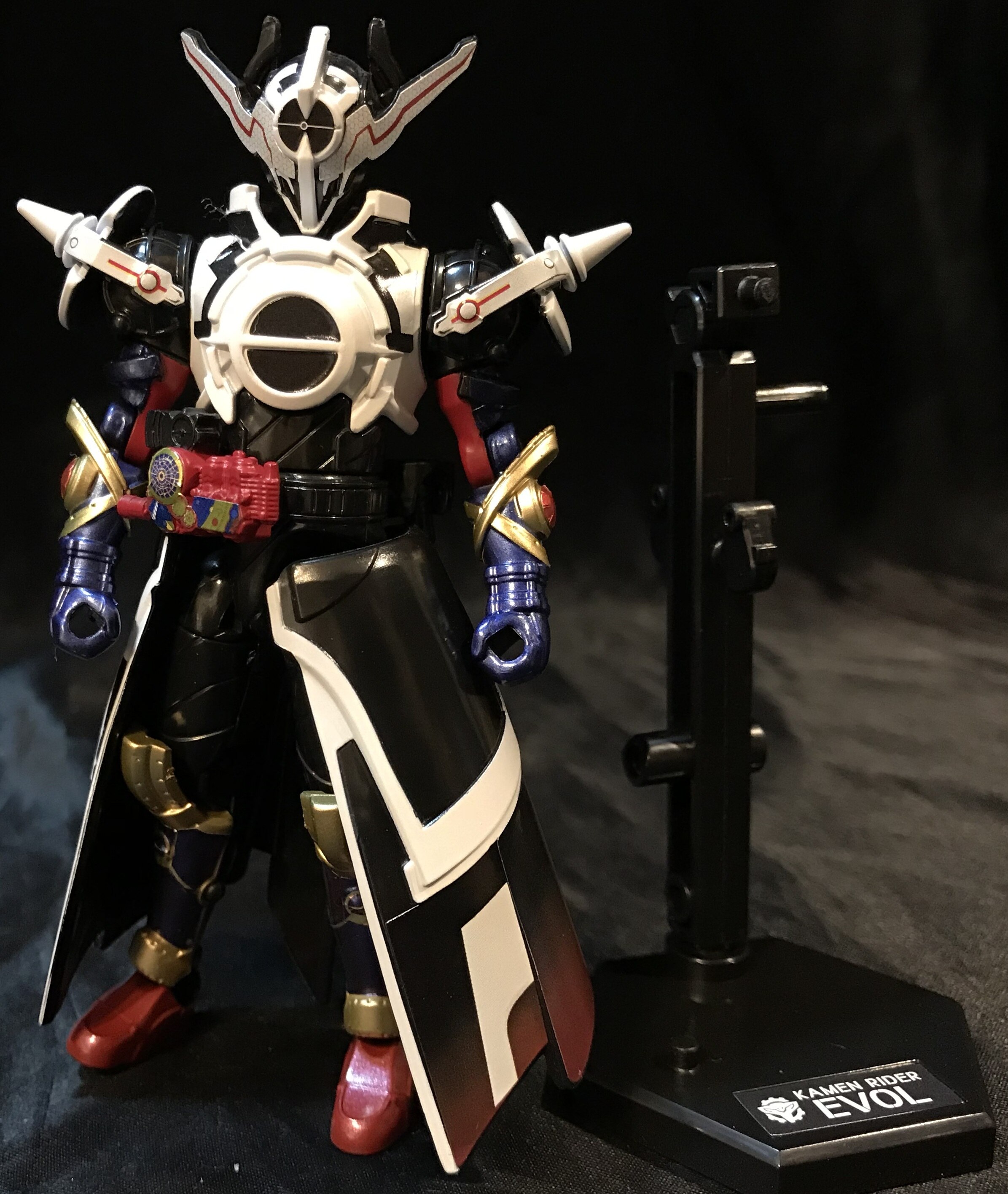 バンダイ 創動 Build 11 仮面ライダービルド 仮面ライダーエボル ブラックホールフォーム クロスアーマ アクションボディ 3 4セット まんだらけ Mandarake