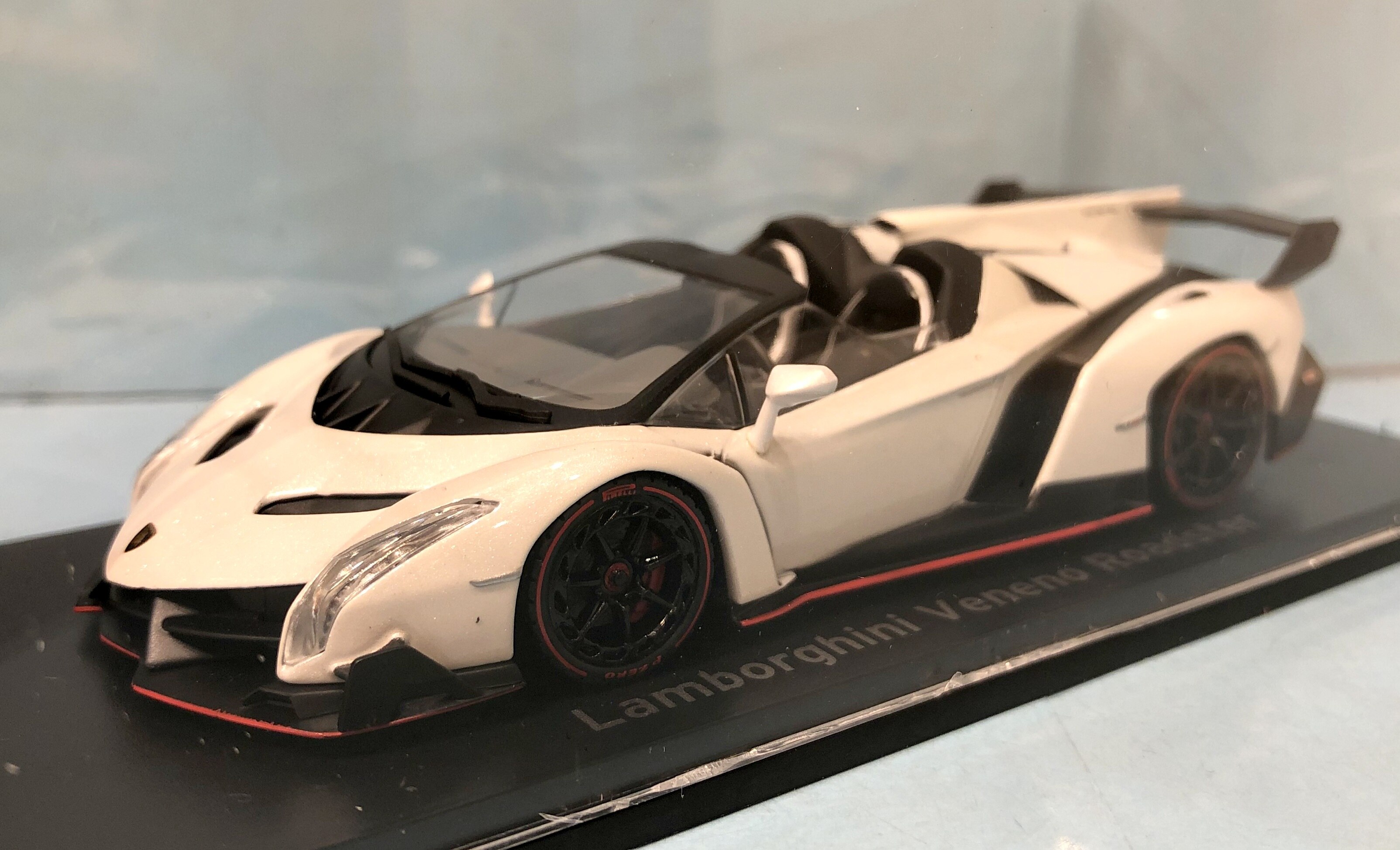 京商 1 43 ランボルギーニ ヴェネーノ ロードスター ホワイト レッドライン Ksw まんだらけ Mandarake