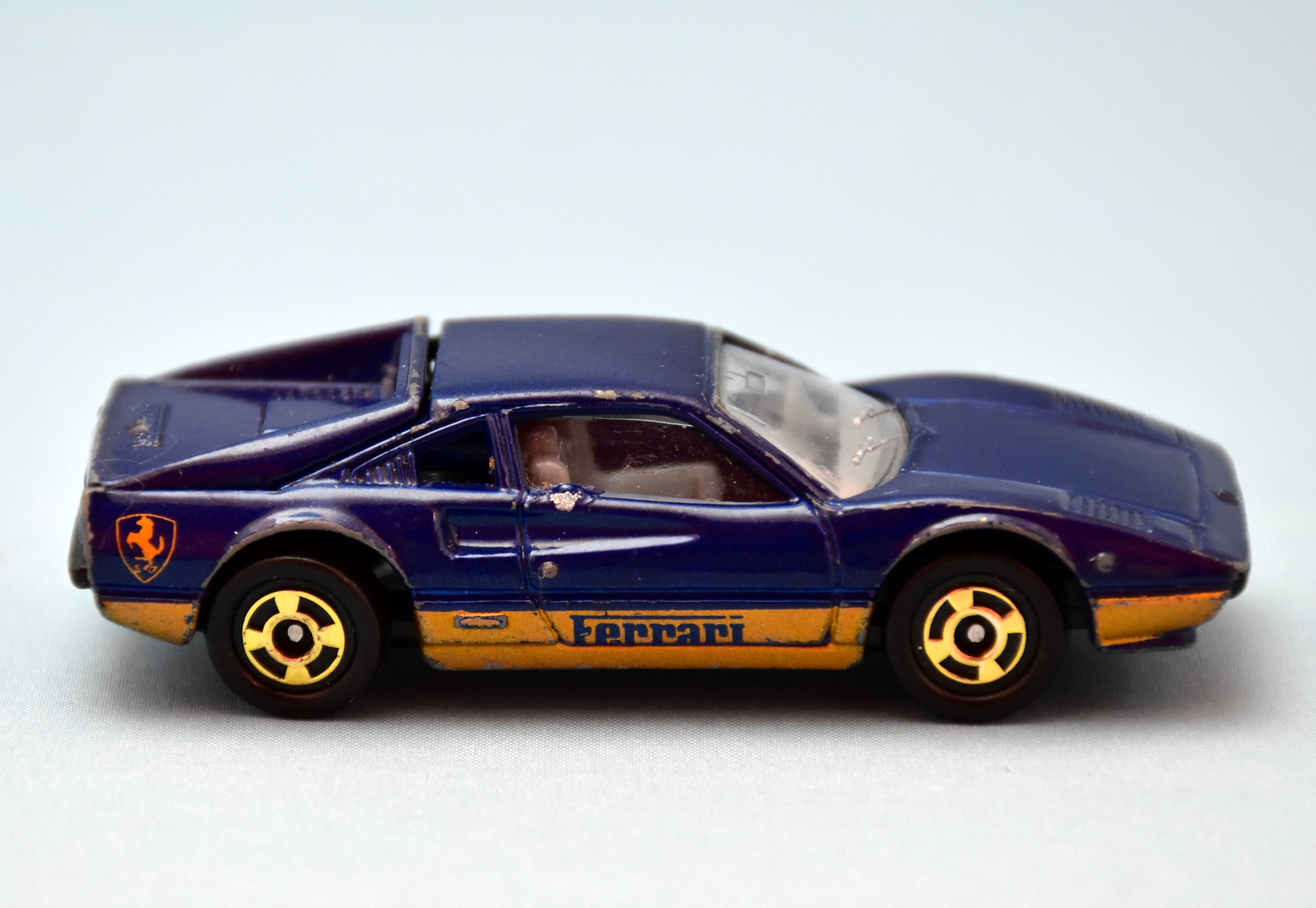 TOMY 青箱日本製 トミカ フェラーリ308GTB 紺ボディ(2F金)FERRARI金色