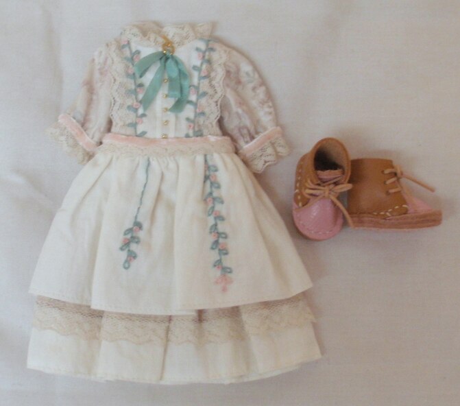 antique doll dealers