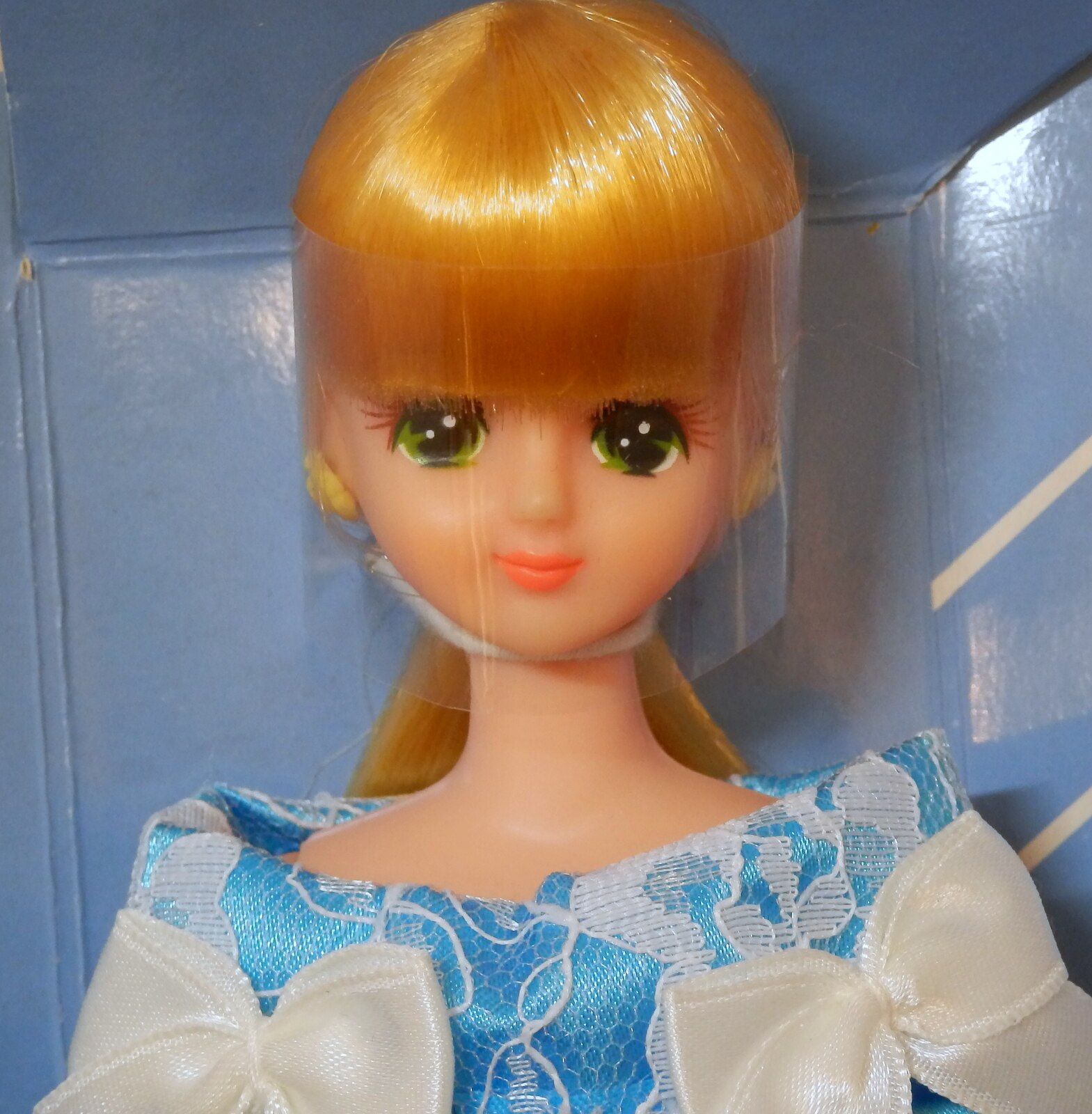 直販正本タカラ　緑目　フローラ　バービー のガールフレンド 人形