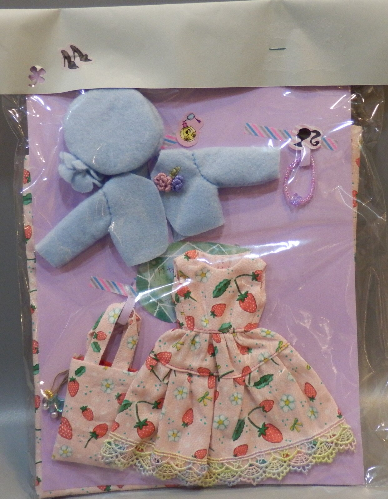 ドール衣装 22cmサイズ リカちゃん 帽子 ジャケット 水色 ワンピース 苺柄 薄ピンク バッグ ネックレス 人間サイズの鞄 苺柄 薄ピンク まんだらけ Mandarake
