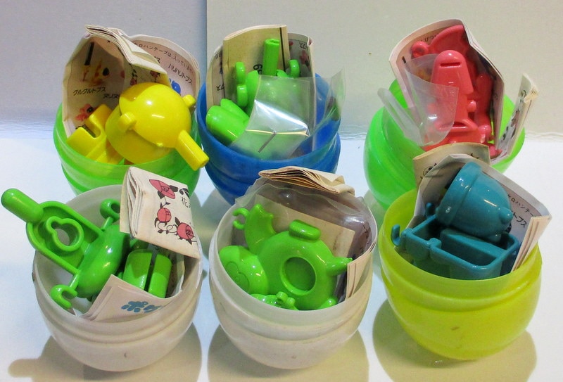Bandai pocket Zaurus pocket Zaurus JR egg capsule, with English and