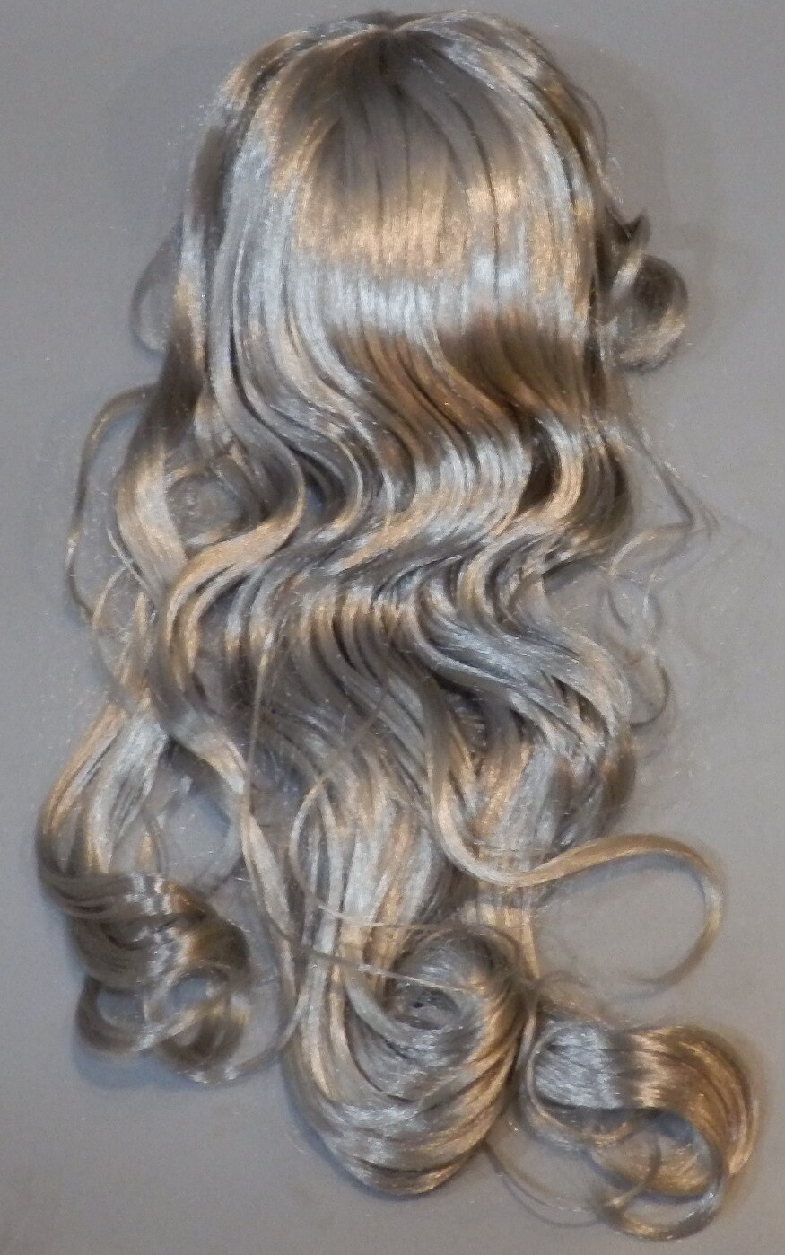 useddollwigsdsizecarllonghairsilver