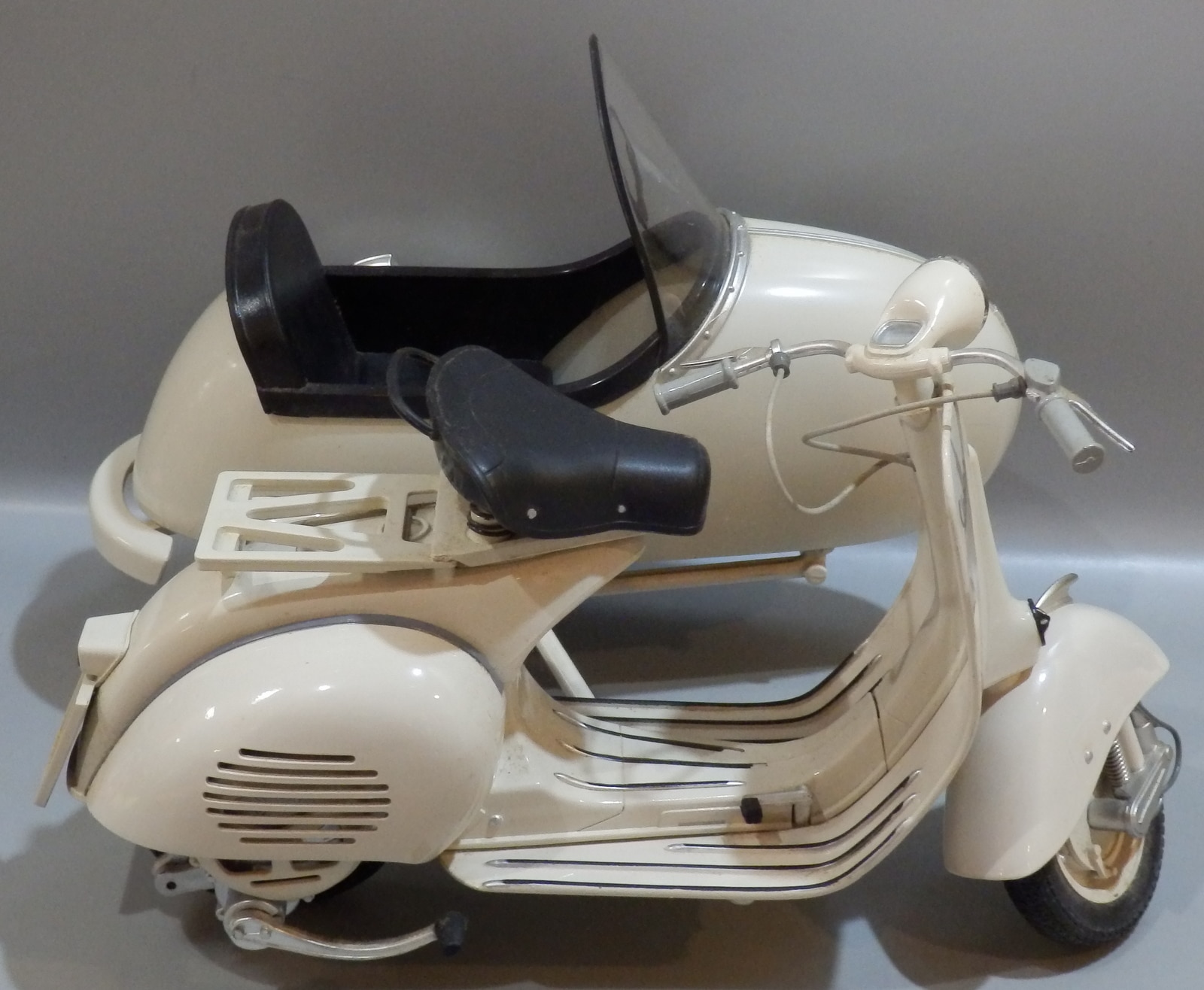 特典付き【箱無し本体のみ　中古】VESPA ベスパ風サイドカー付スクーター 白 自転車本体