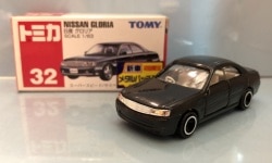 Tomy Nissan Gloria/Metal badge included/1/63 32