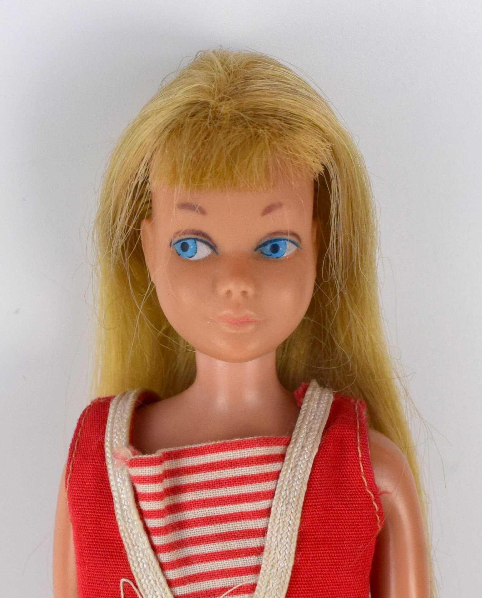 barbies blond sister