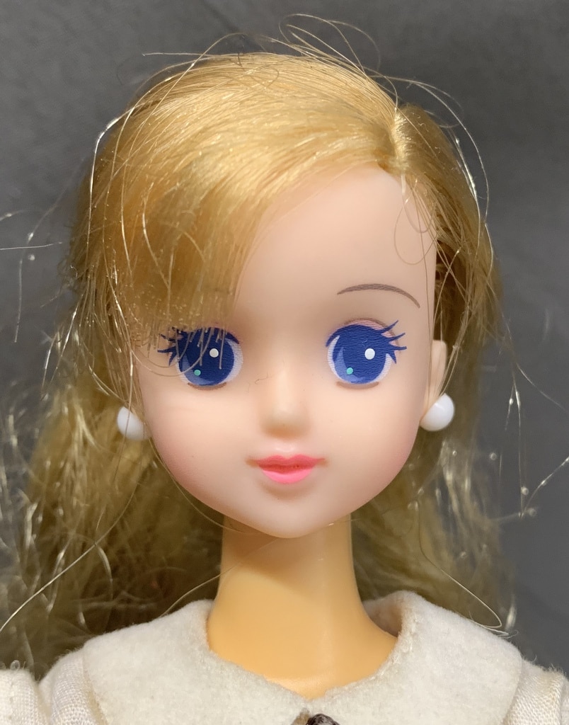 doll blue eyes