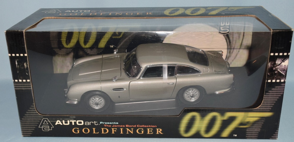AUTOART 1/18 ASTON MARTIN DB5 JAMES BOND 007 GOLDFINGER WITH