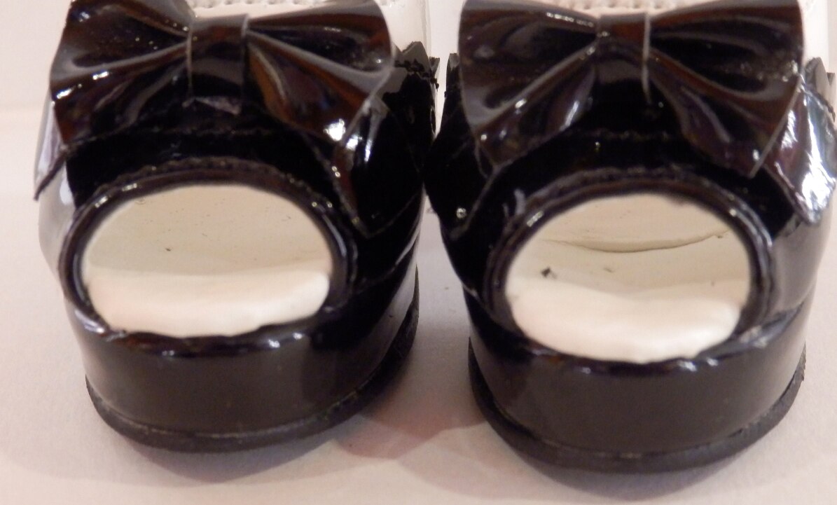 ドール用靴 SD（ヒール足？）大きめサイズ リボン付きハイヒール 白黒