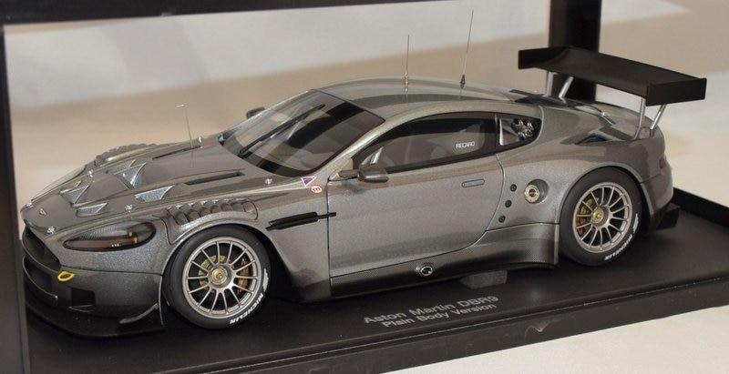 AUTOART 1/18 ASTON MARTIN DBR9 LEMANS 2005 PLAIN BODY SILVER 80501