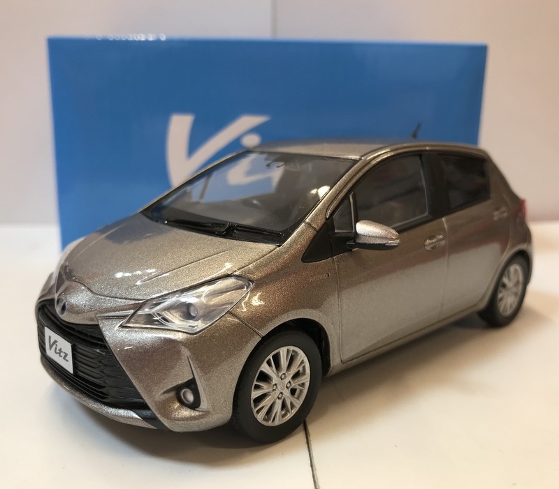 トヨタディーラーネッツ 1/30カラーサンプルカー Vitz(3代目後期/150系