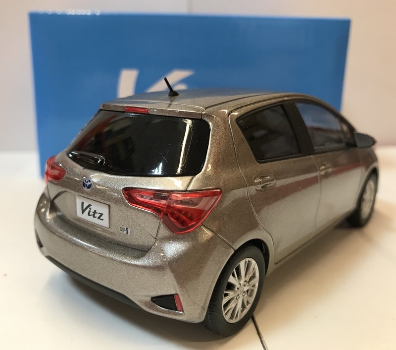 トヨタディーラーネッツ 1/30カラーサンプルカー Vitz(3代目後期/150系