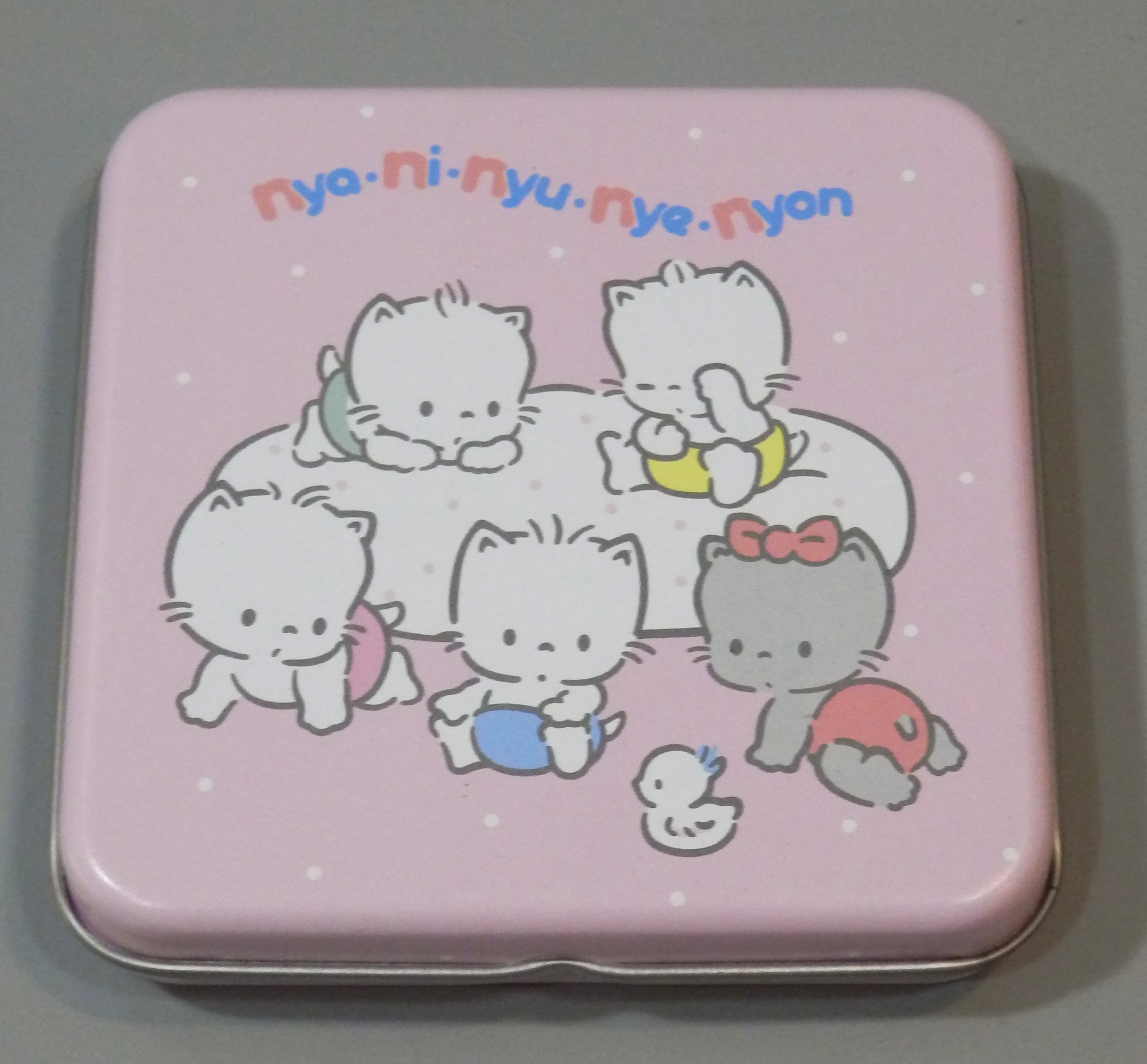 サンリオ キャンディキャビネット 缶 四角 ニャニニュニェニョン 16年 まんだらけ Mandarake