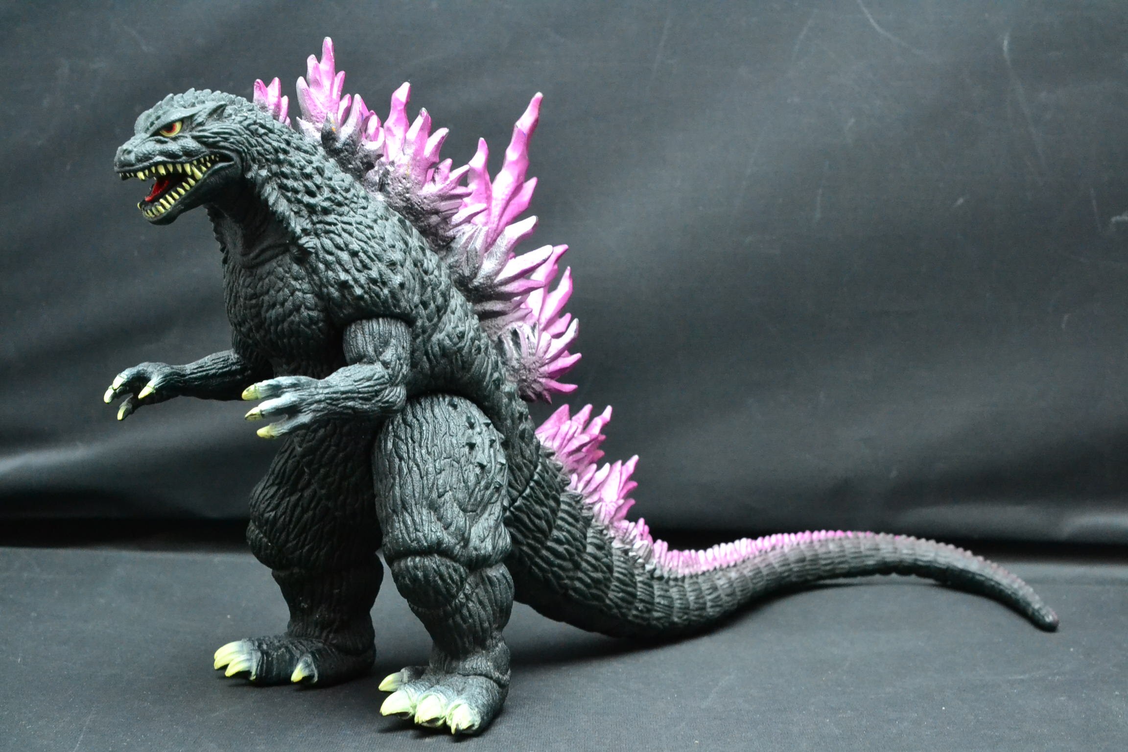 bandai godzilla 2000