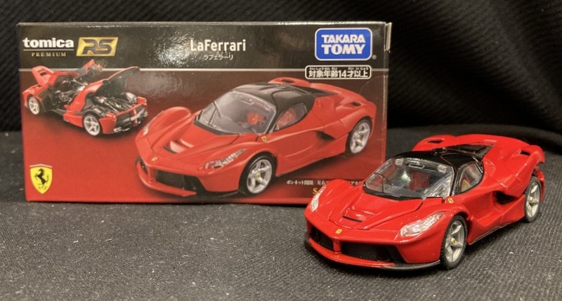 tomica premium rs laferrari