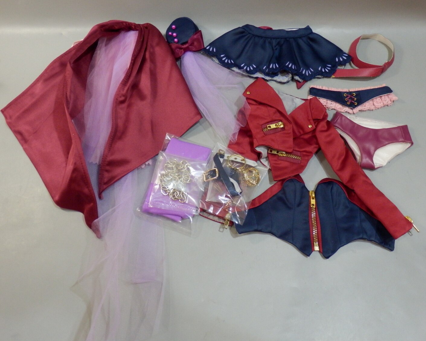 ドルフィードリーム シェリル ボークス 服 アウトフィット 引き締まっ
