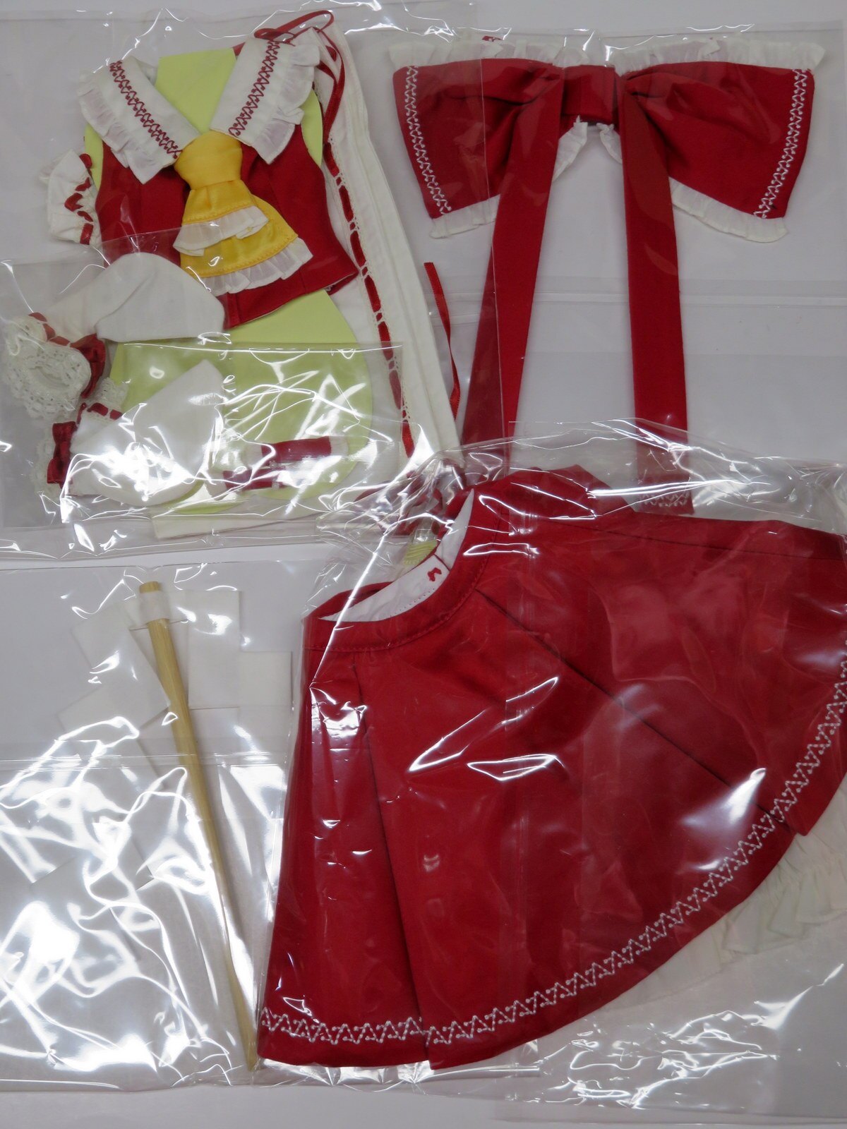 Volks Dollfie Dream Sister DDS Reimu Hakurei Clothing + Oharai rod