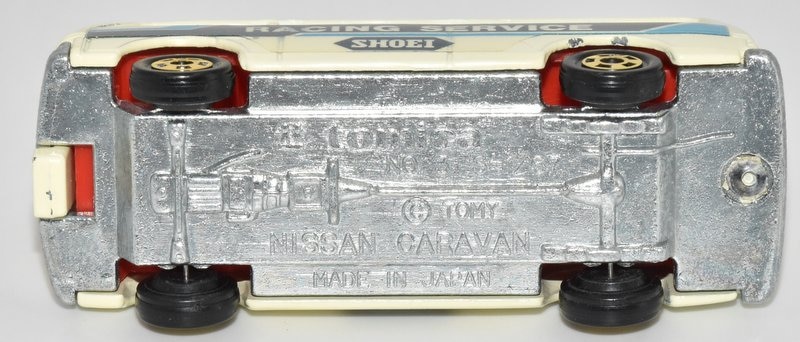 トミカ ニッサン　キャラバン　日本製　シルバー　黒箱　銀