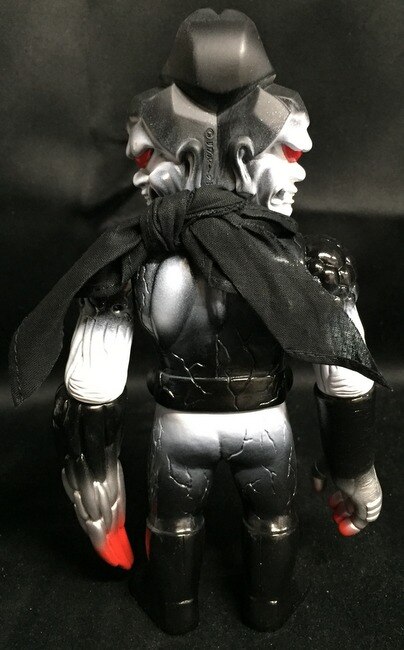realheadmirocktoyasurachaosmanblackmoldingwhiteredsilverpaint