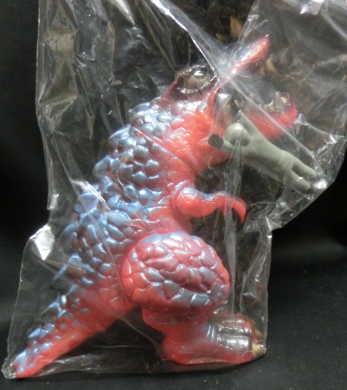 HS 怪獣シリーズ ゴリラ獣(山吹色成型) 対 チラノ獣(赤成型)対決