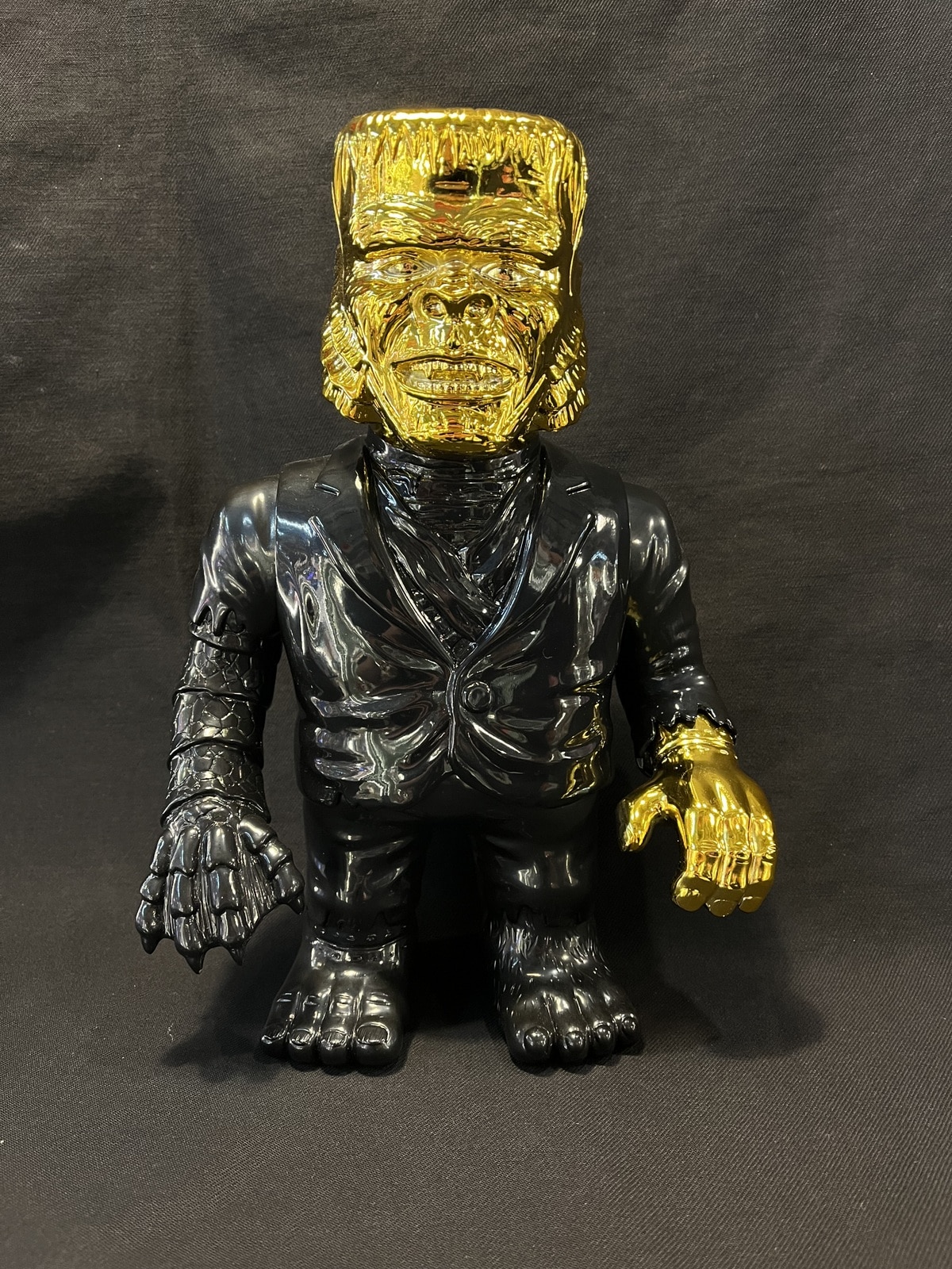 BOUNTY HUNTER SKETCH MONSTER black molding / head left gold