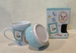 A mug with a lid 