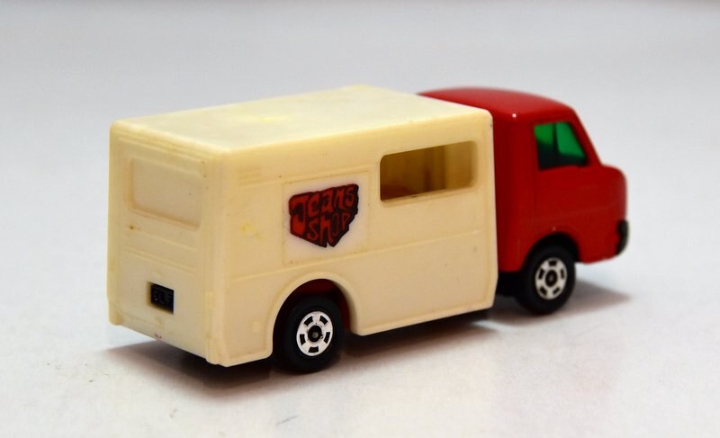 Tomy Tomica Black Box Made in Japan Isuzu Elf FF My Pack Walk