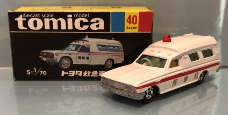 tomica toyota ambulance