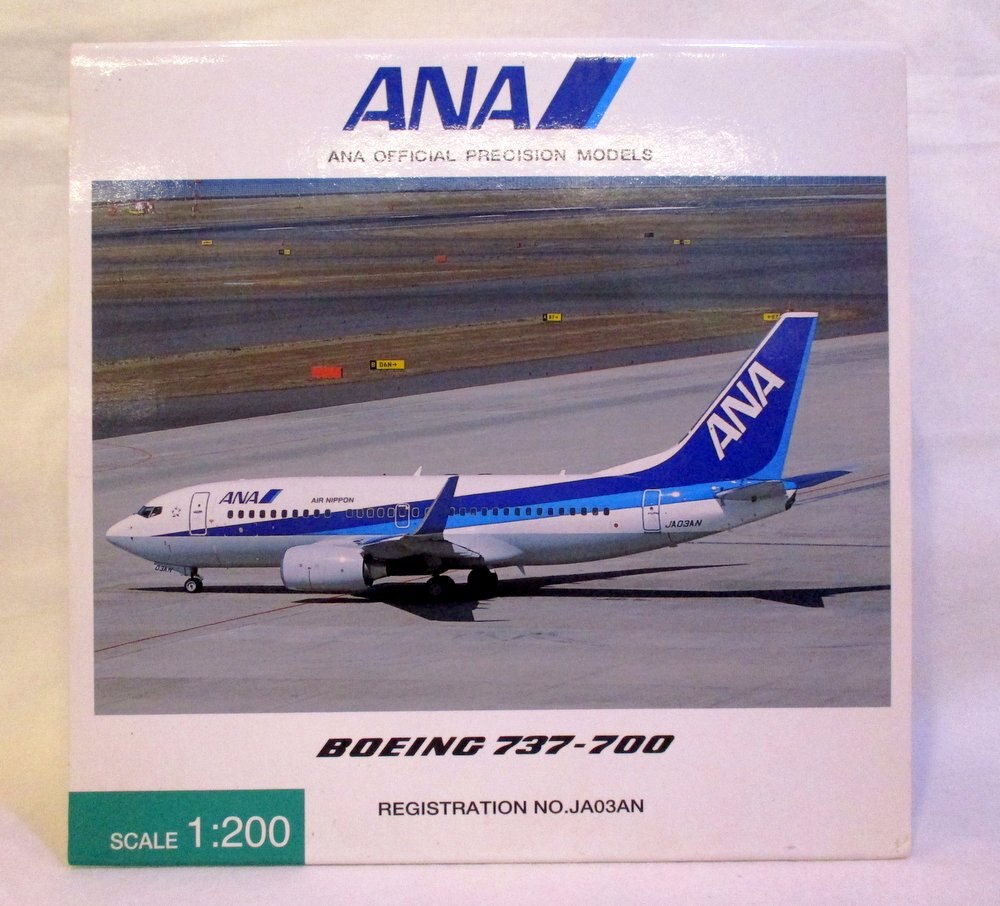 全日空商事 1/200ダイキャストメタル ANA ボーイング737-700 JA03AN