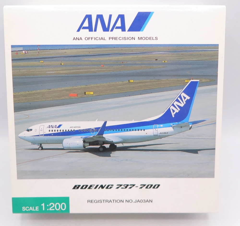 全日空商事 1/200 ANA B737-700 木製スタンド付-