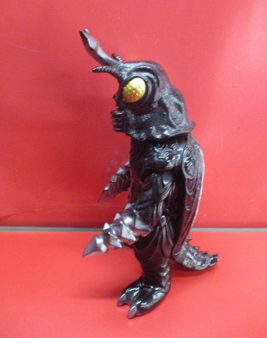 Marmit Showa World Of Kaiju Megalo Black Molding Gold Eyes Silver Paint Gallery Version O